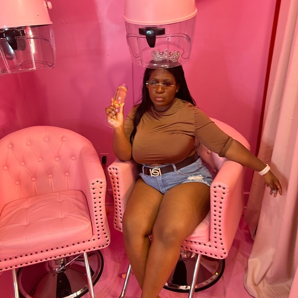 Meet your Posher, Amanda Nicole Host Pick/ Top 10% - Picture 1 of 11